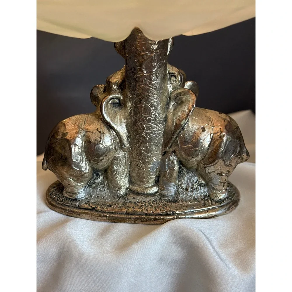 La Meridiana Elephant Base Centerpiece Bowl Frosted Green Scalloped Art Glass